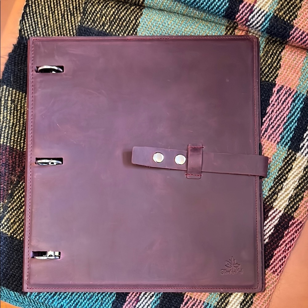 Thread and maple knitting pattern binder